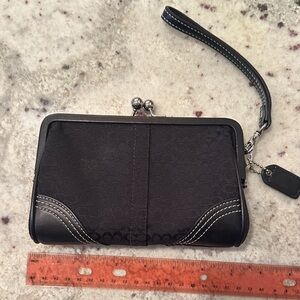 Vintage Coach Black Kiss-lock  Wristlet Clutch